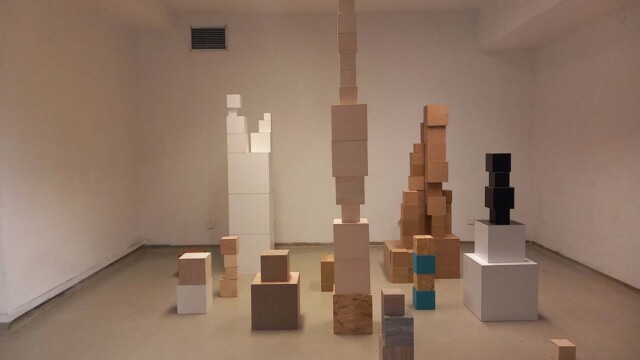 (NIE SPIERAJMY SIĘ O GŁUPSTWA - analiza wybranych praktyk wykończeniowych wnętrz mieszkalnych z perspektywy rzeźbiarskiej