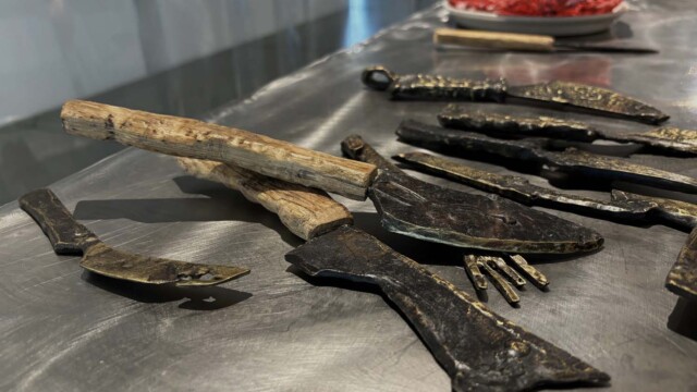 Julia Osika "Zestaw dla kanibala. Analiza problemu dosłowności i metaforyczności przedstawień kanibalizmu w kulturze artystycznej na podstawie konkretnych przykładów"