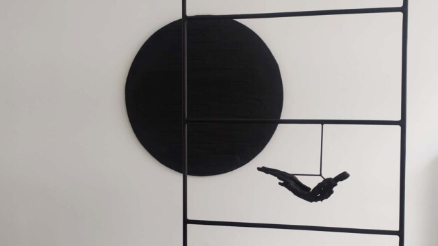 Konrad Smela "FOG - sztuka jako sposób wizualizacji negatywnych emocji w kontekście doświadczeń artysty, arteterapii i rzeźby"