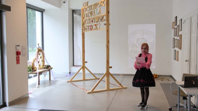 Barbara Stańko-Jurczyńska "Plan dożynek doskonałych. Współczesna rzeźba kolaboratywna w kontekście wiejskim"