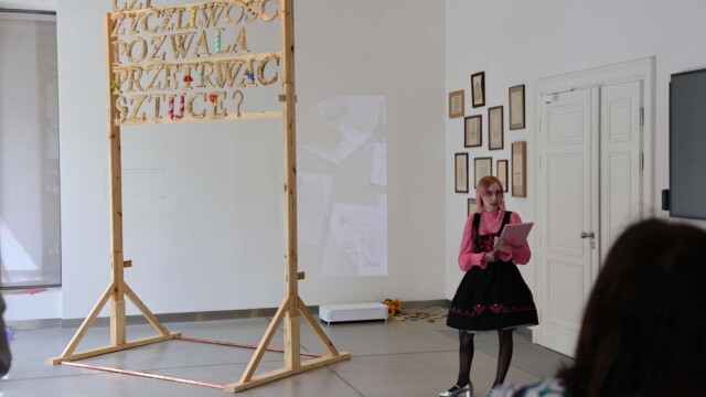 Barbara Stańko-Jurczyńska "Plan dożynek doskonałych. Współczesna rzeźba kolaboratywna w kontekście wiejskim"