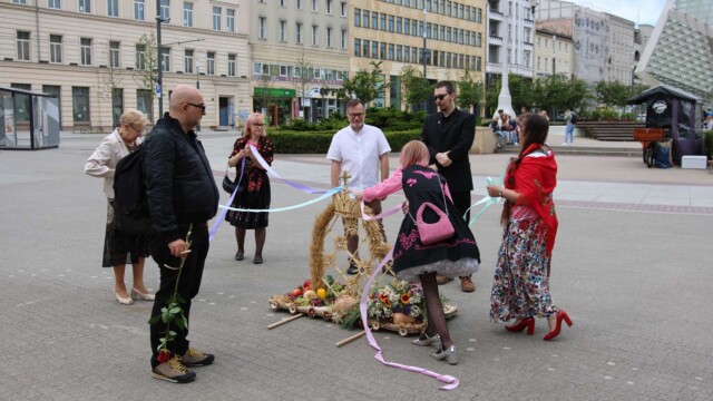 Barbara Stańko-Jurczyńska "Plan dożynek doskonałych. Współczesna rzeźba kolaboratywna w kontekście wiejskim"
