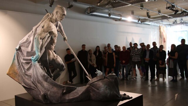 Maja Kisiel "Pożądanie chaosu. Walka dobra ze złem w kontekście rzeźby. Analiza oraz interpretacja motywu oparta na wybranych dziełach"