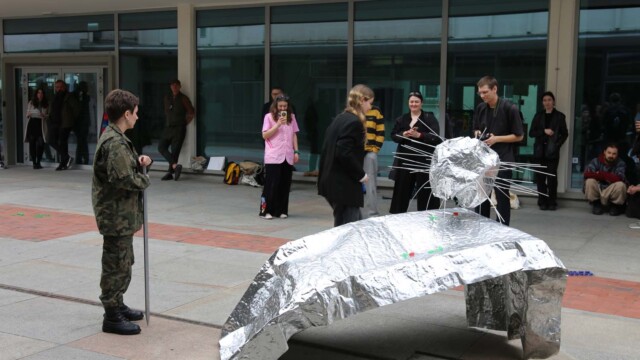 Martyna Przybyło "Konflikty przestrzenne Wszechświata sztuki. Anihilacja rzeźby"