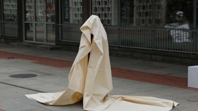 Martyna Przybyło "Konflikty przestrzenne Wszechświata sztuki. Anihilacja rzeźby"