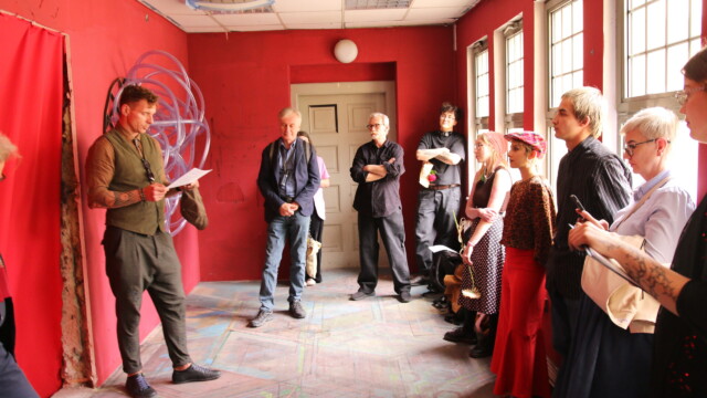 Joanna Urbańska "Jak czas leczy rany. Zależności generowane przez rzeźbę performatywną"