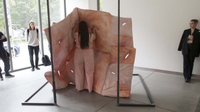 Ksenia Pyza "… ciałem w sztuce. O ciele czującym przestrzeń dzieła."