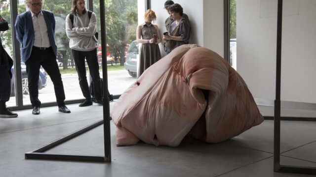 Ksenia Pyza "… ciałem w sztuce. O ciele czującym przestrzeń dzieła."